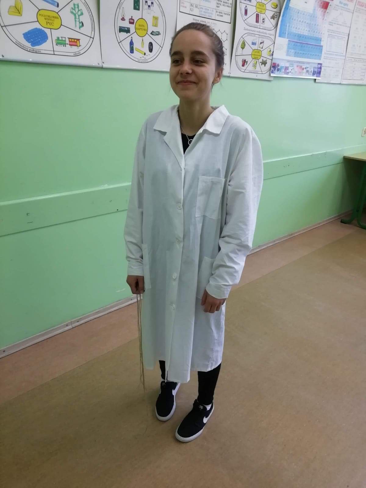 Oliwia Bartnicka smiling after receiving the Nobel Prize