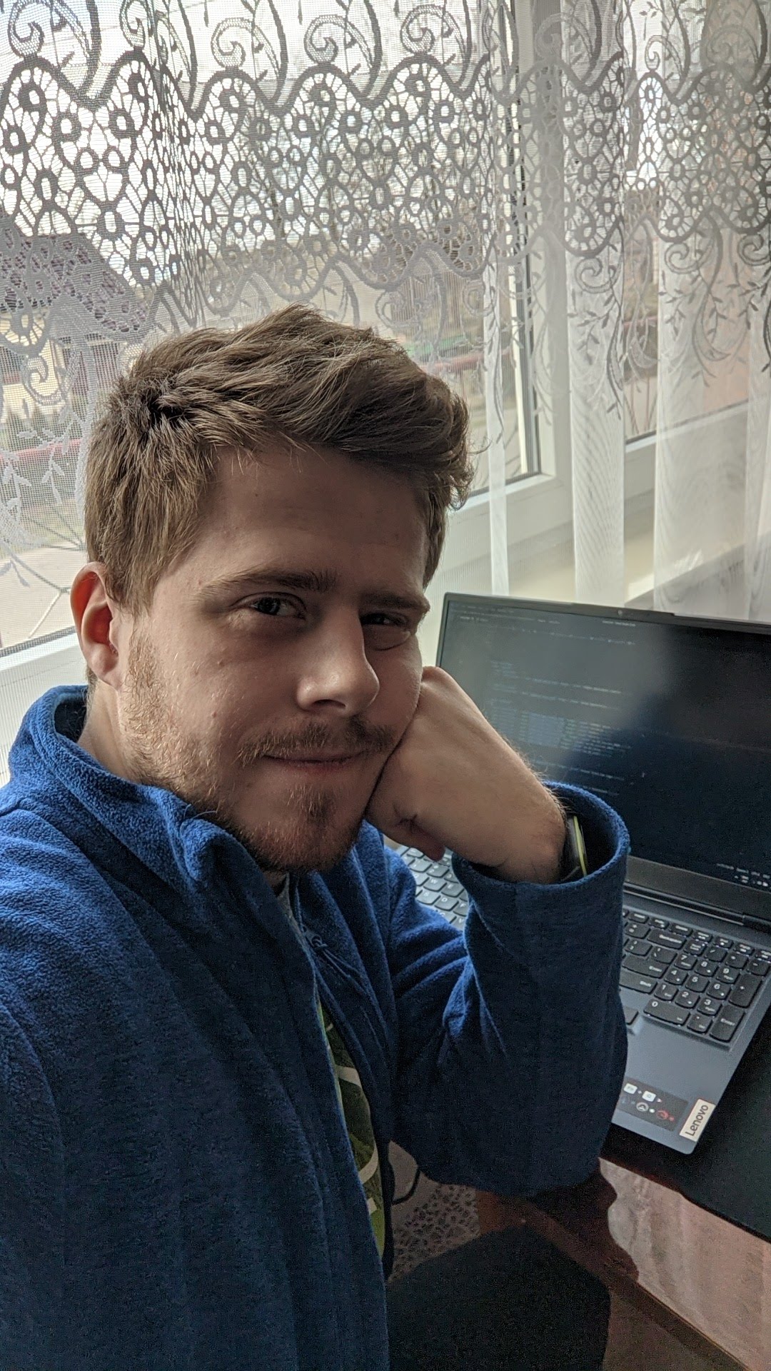 Ja i mój ryj przy laptopie (April 2022)